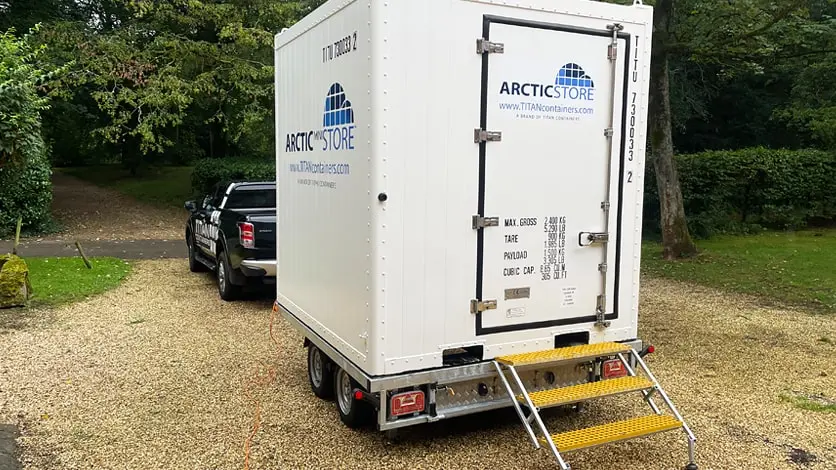 Depozitare la rece portabilă ArcticMini – Unitate frigorifică mobilă pe remorcă de închiriat